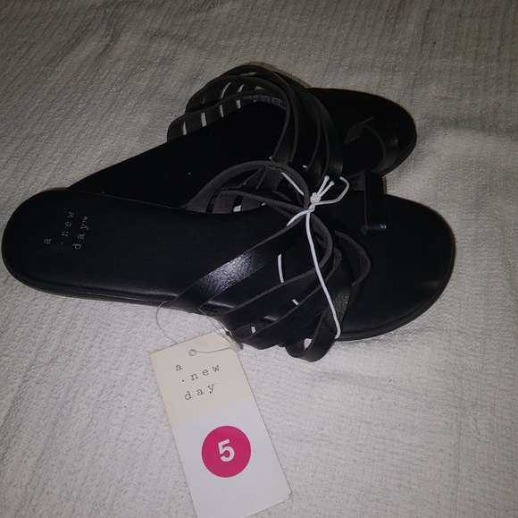 A New Day Black Toe Ring Sandals - Picture 8 of 11
